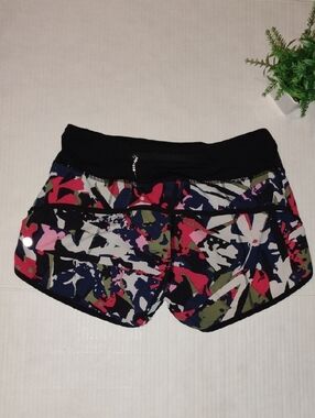 lululemon athletica Speed Up Shorts. Pop Cut Boom Juice. Womens size 2.